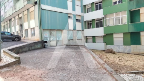 Loja para Arrendamento em Agualva e Mira-Sintra