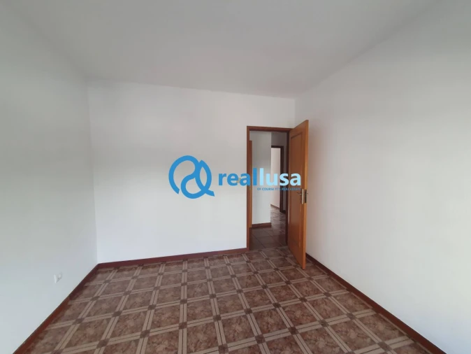 Apartamento T3 para Venda em Vilar de Andorinho Foto 5