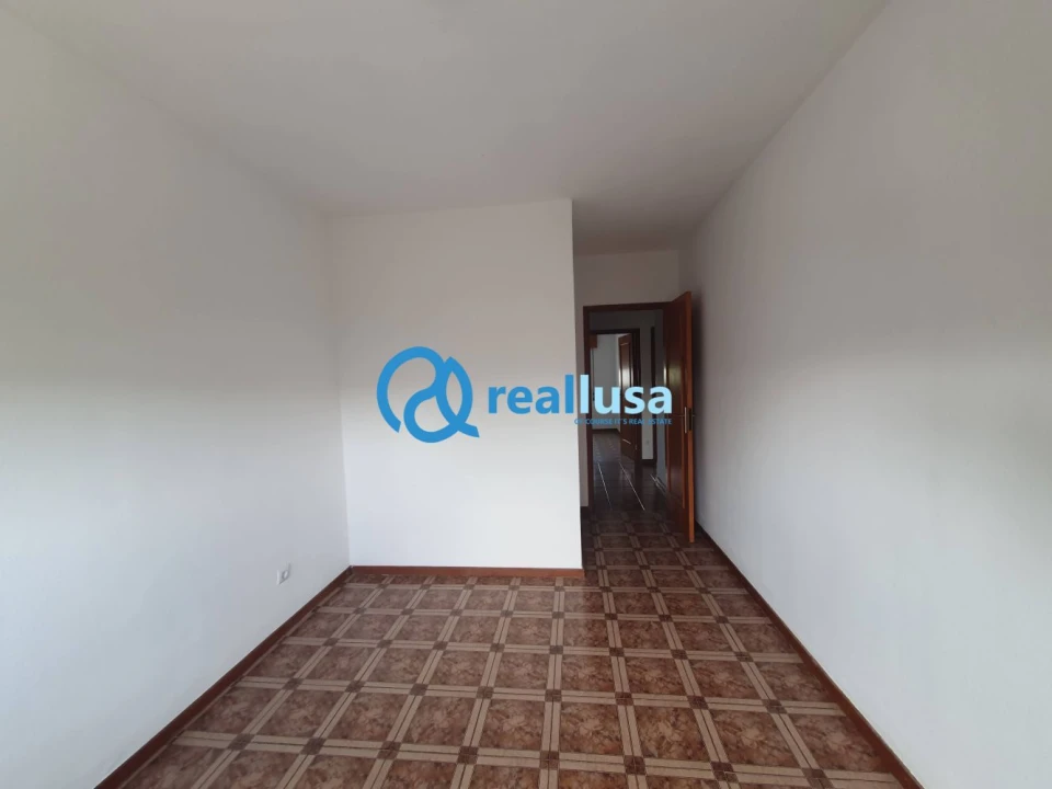 Apartamento T3 para Venda em Vilar de Andorinho Foto 9