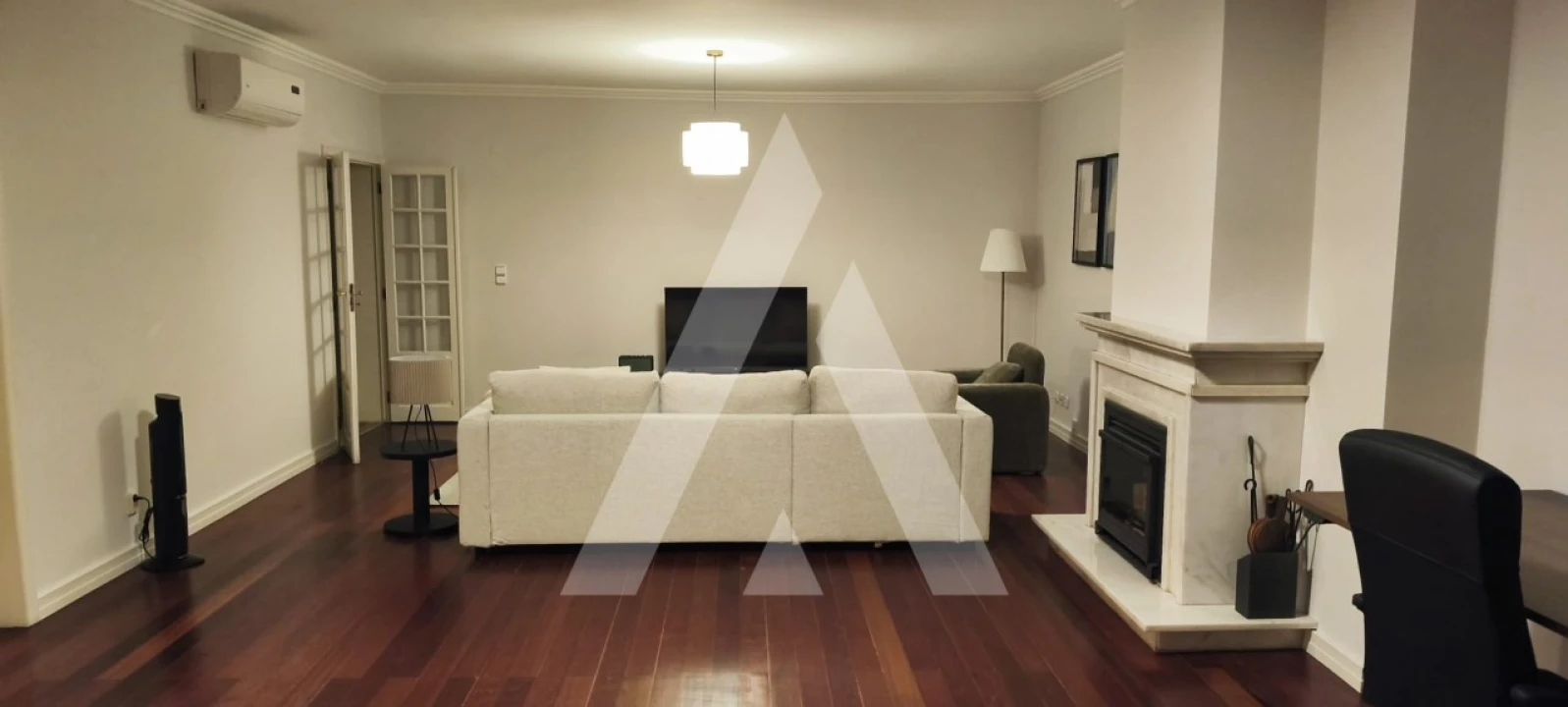 Apartamento T5 para Arrendamento em São Domingos de Benfica Foto 1