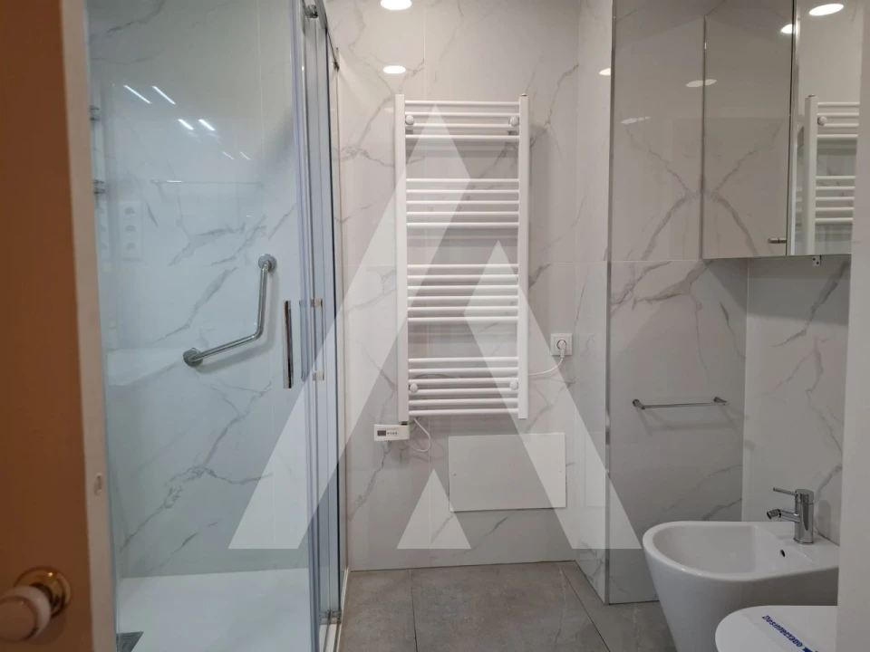 Apartamento T5 para Arrendamento em São Domingos de Benfica Foto 8