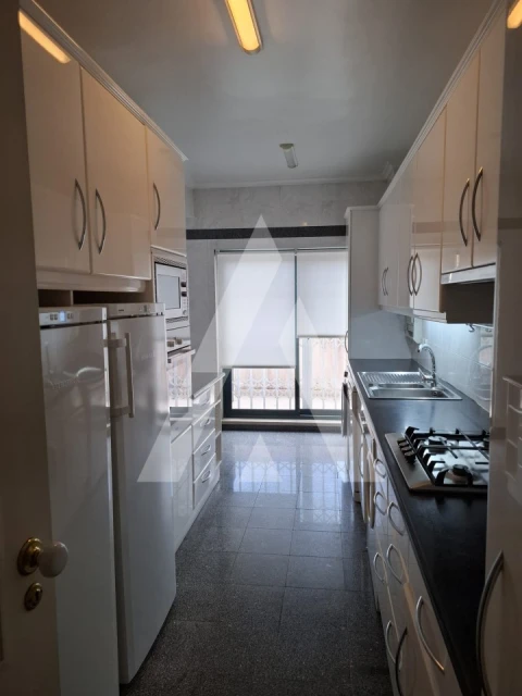 Apartamento T5 para Arrendamento em São Domingos de Benfica