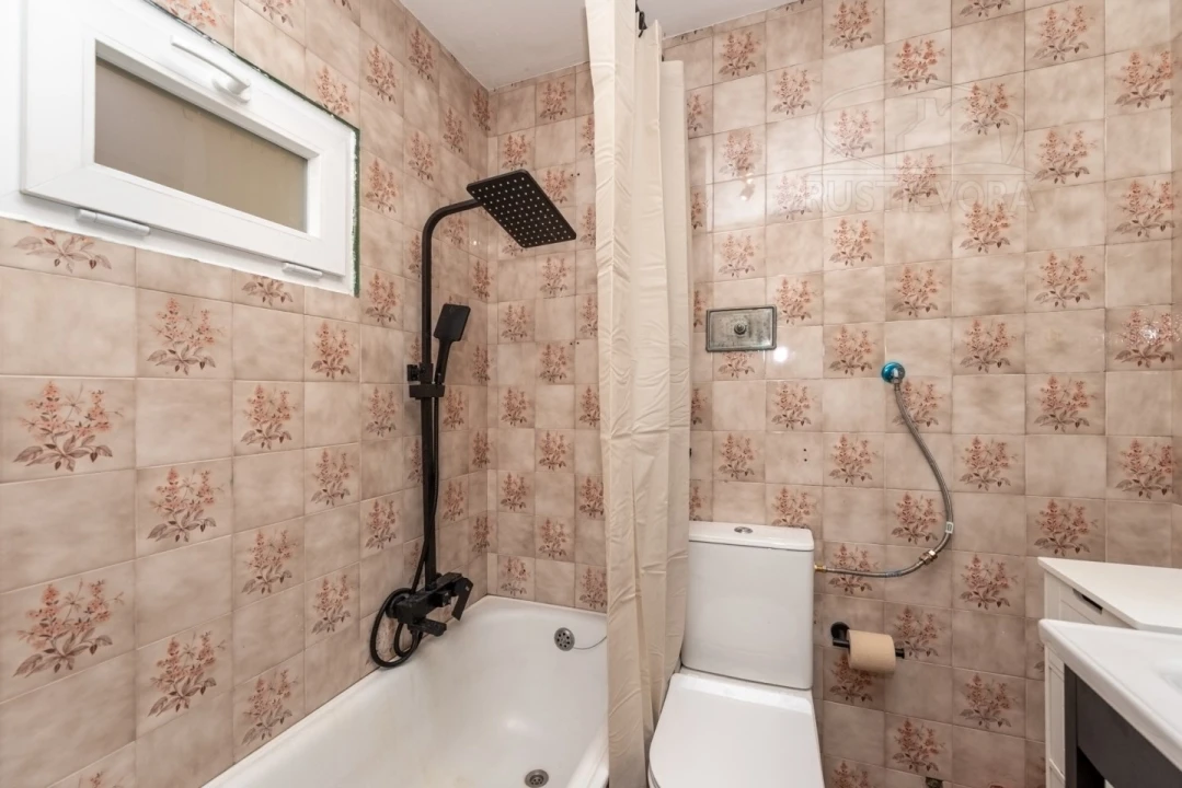 Moradia T2 para Venda em Cabeção Foto 8