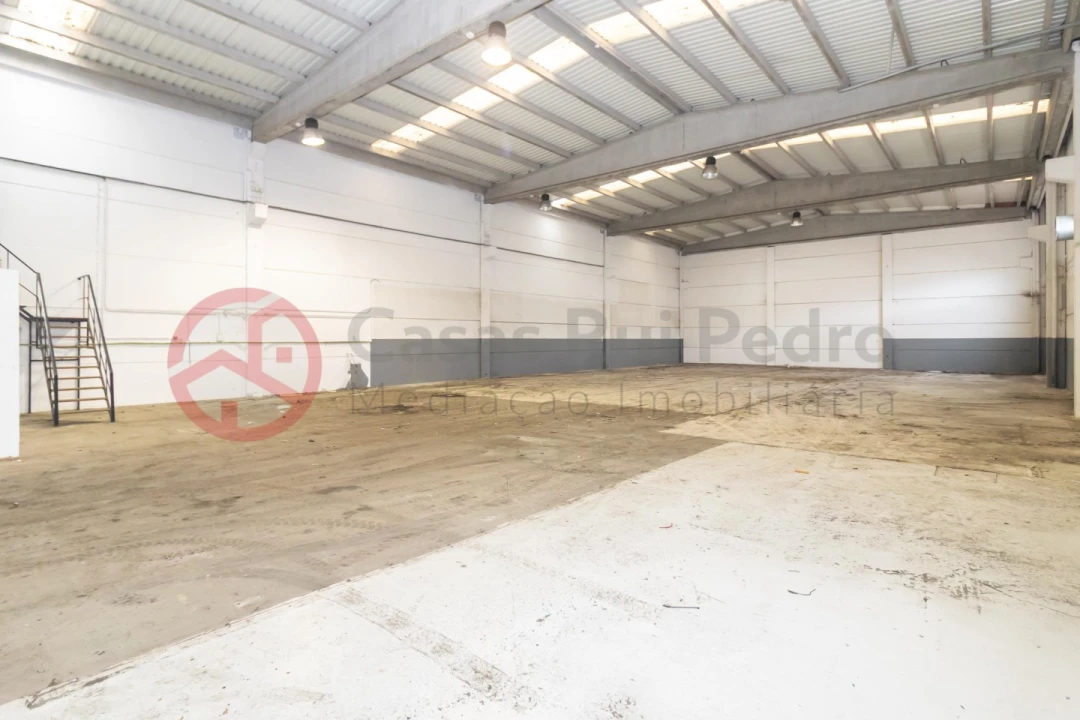 Armazém para Venda em Quinta do Anjo Foto 1