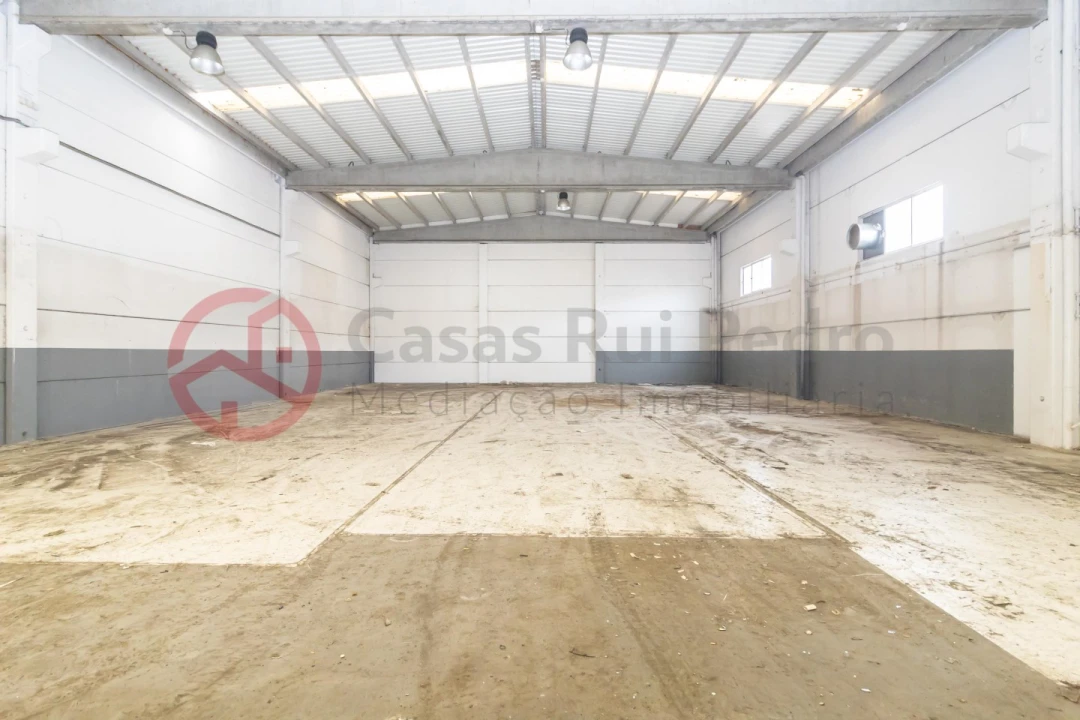 Armazém para Venda em Quinta do Anjo Foto 2