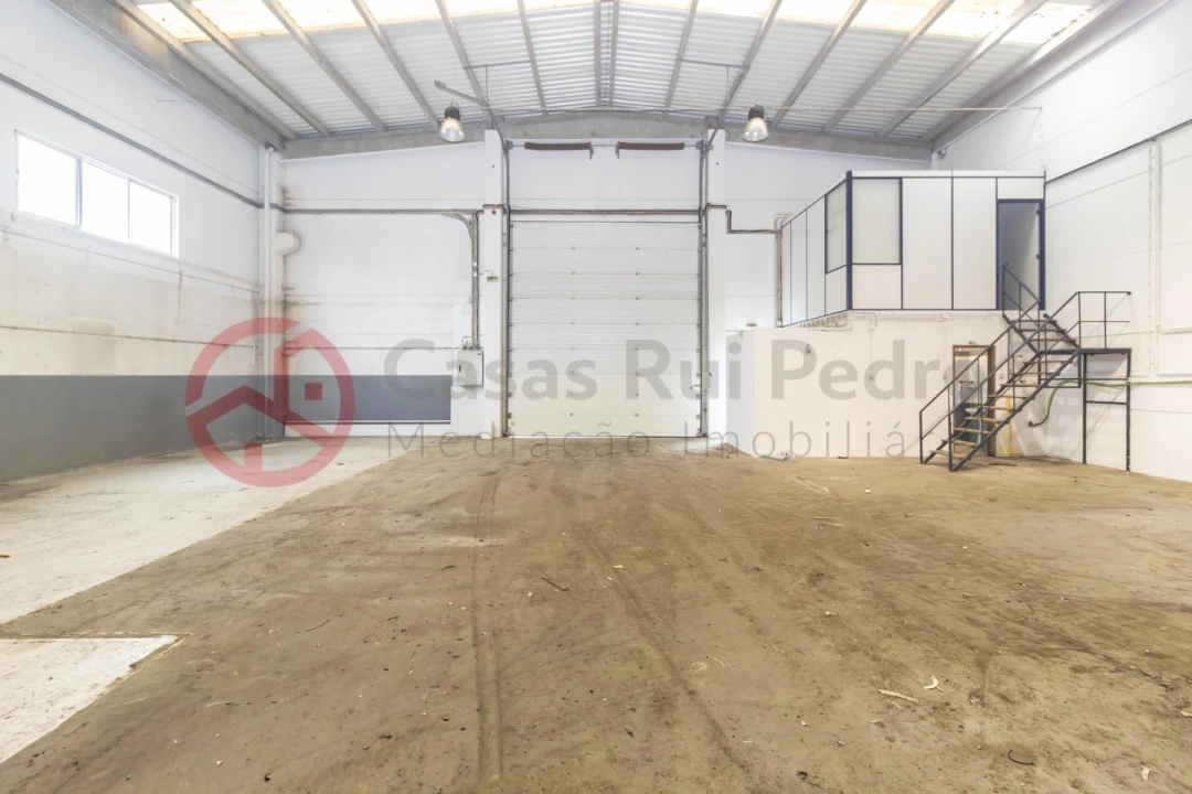 Armazém para Venda em Quinta do Anjo Foto 3