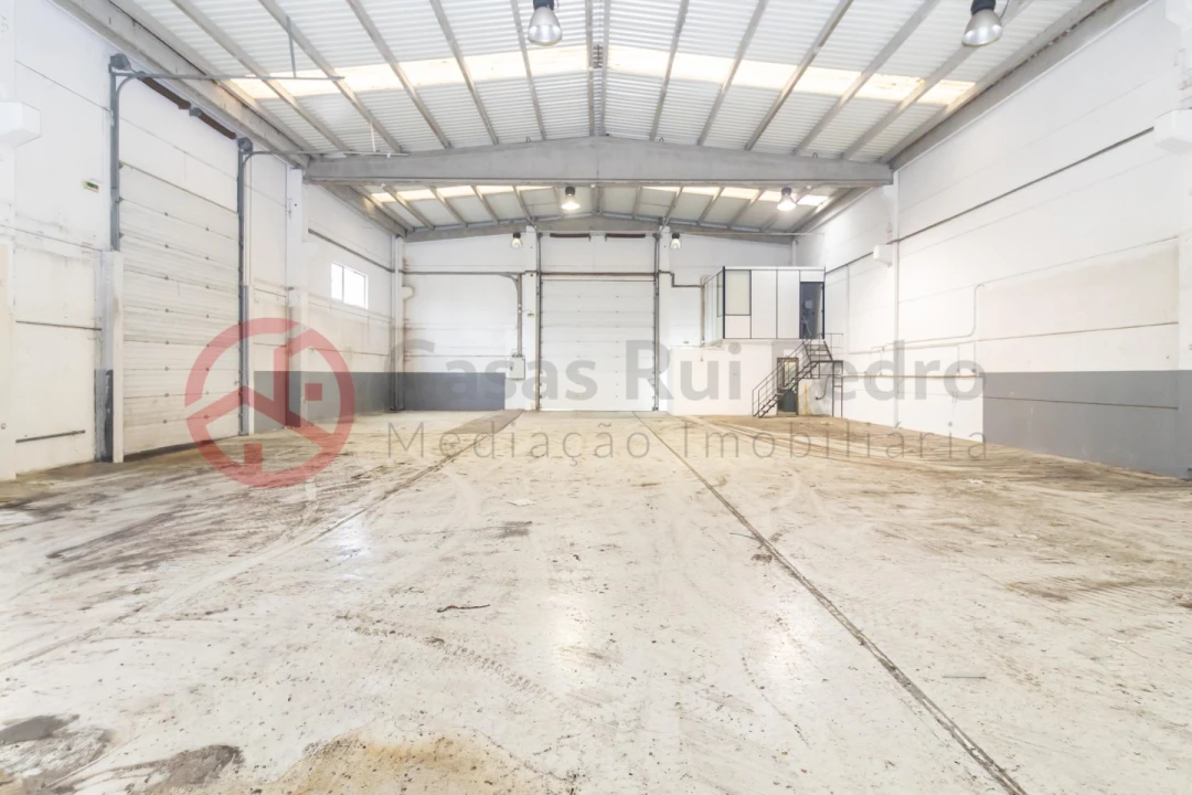 Armazém para Venda em Quinta do Anjo Foto 4