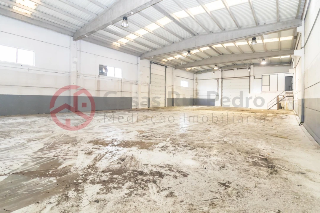Armazém para Venda em Quinta do Anjo Foto 7