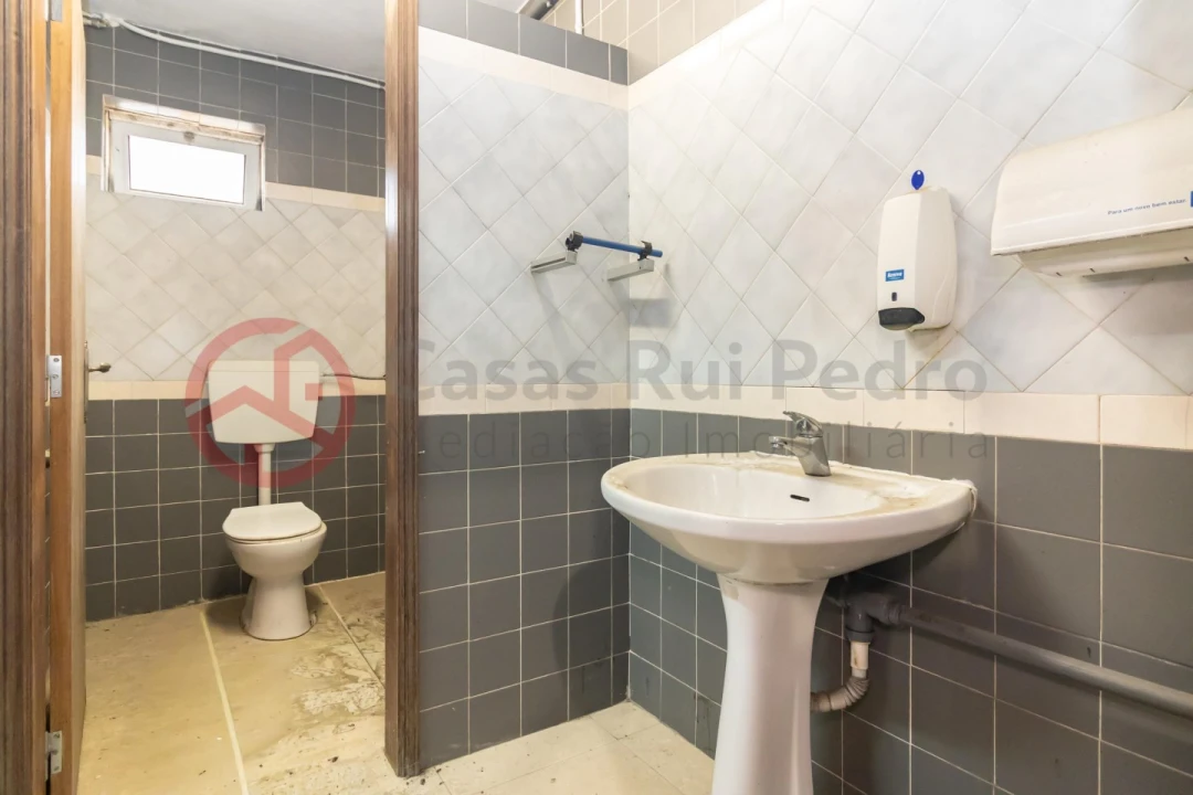 Armazém para Venda em Quinta do Anjo Foto 10