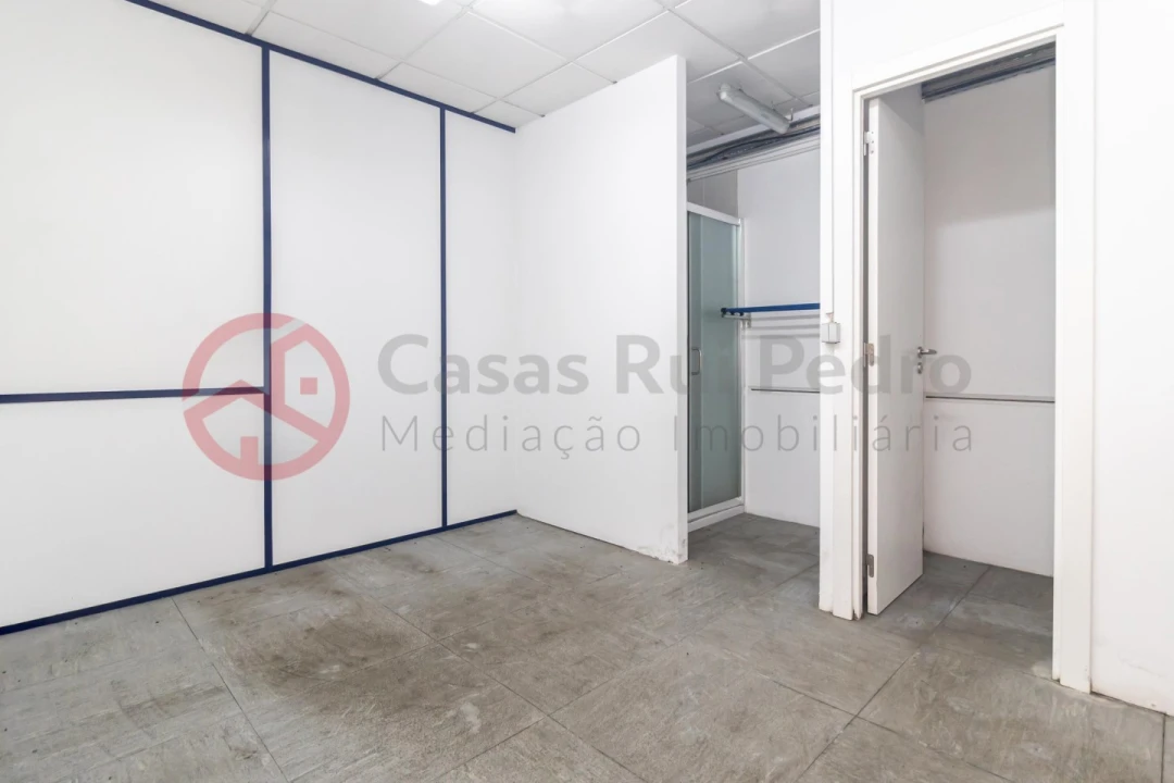 Armazém para Venda em Quinta do Anjo Foto 18