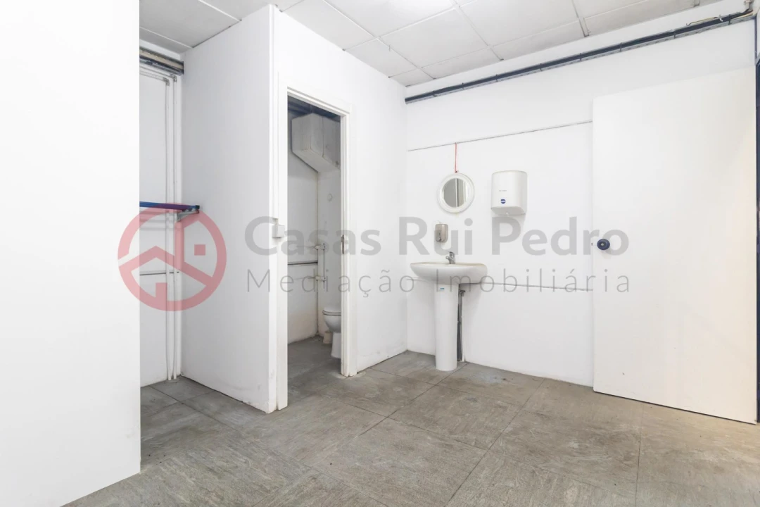 Armazém para Venda em Quinta do Anjo Foto 20