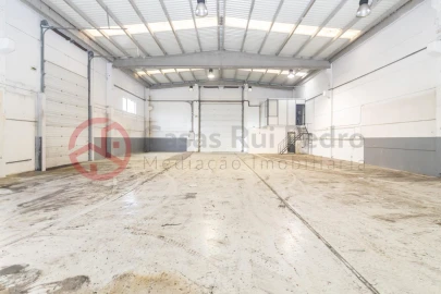 Armazém para Venda em Quinta do Anjo