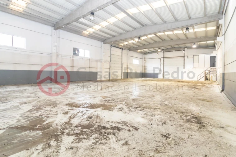 Armazém para Venda em Quinta do Anjo Foto 7