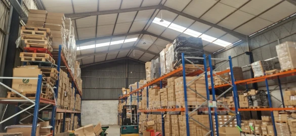 Armazém para Venda em Escariz