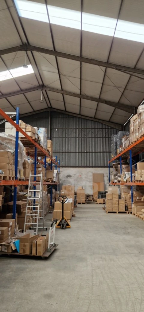 Armazém para Venda em Escariz
