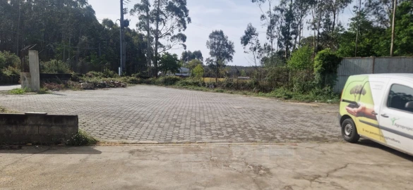 Armazém para Venda em Escariz