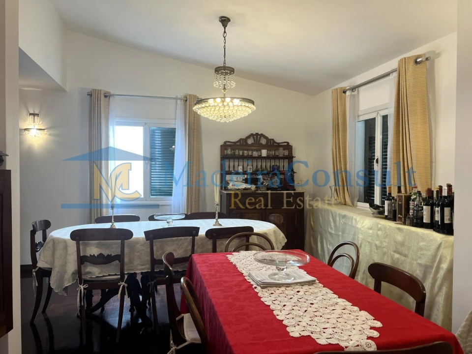 Moradia T4 para Venda em Caniço Foto 7