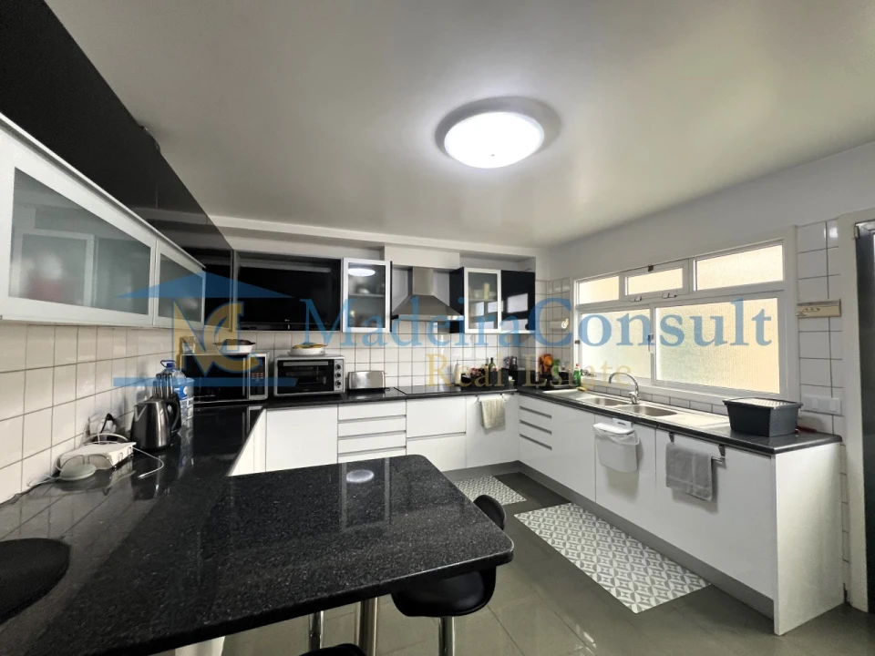 Moradia T4 para Venda em Caniço Foto 10