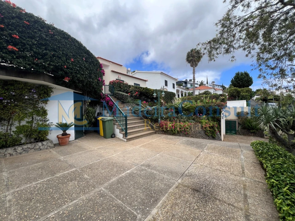 Moradia T4 para Venda em Caniço Foto 22