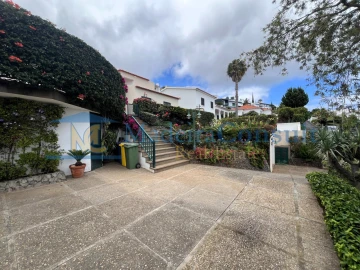 Moradia T4 para Venda em Caniço