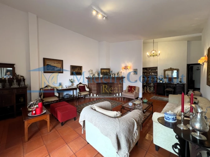 Moradia T4 para Venda em Caniço Foto 6