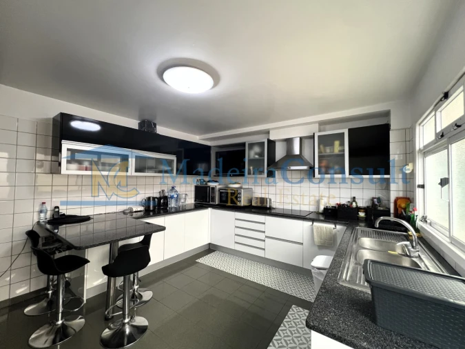 Moradia T4 para Venda em Caniço Foto 9