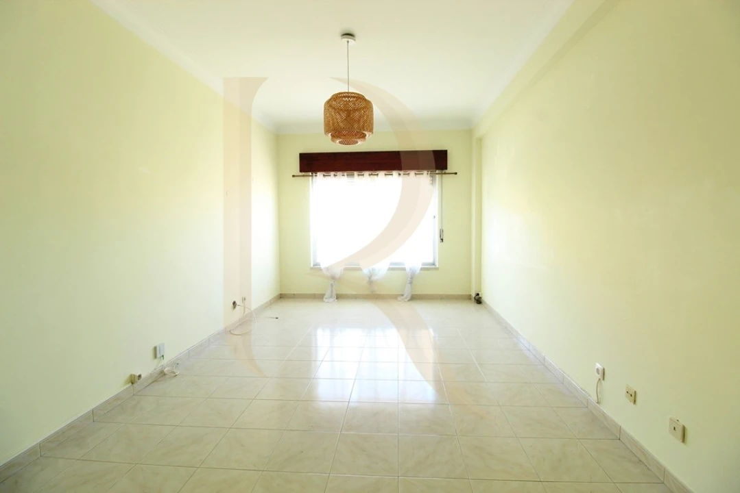 Apartamento T2 para Venda em Amora Foto 2