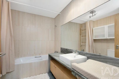 Moradia T4 para Arrendamento em Barcarena