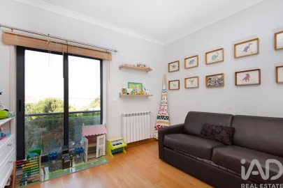 Moradia T4 para Arrendamento em Barcarena