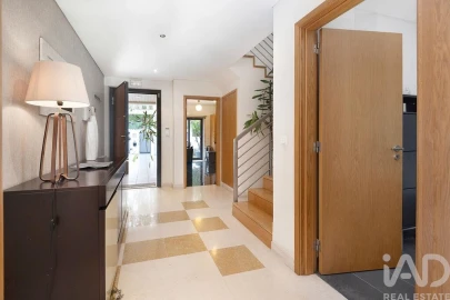 Moradia T4 para Arrendamento em Barcarena