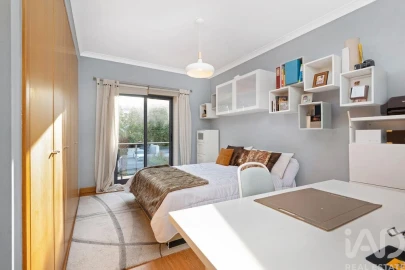 Moradia T4 para Arrendamento em Barcarena