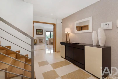 Moradia T4 para Arrendamento em Barcarena