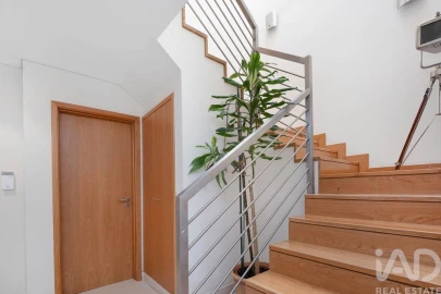 Moradia T4 para Arrendamento em Barcarena