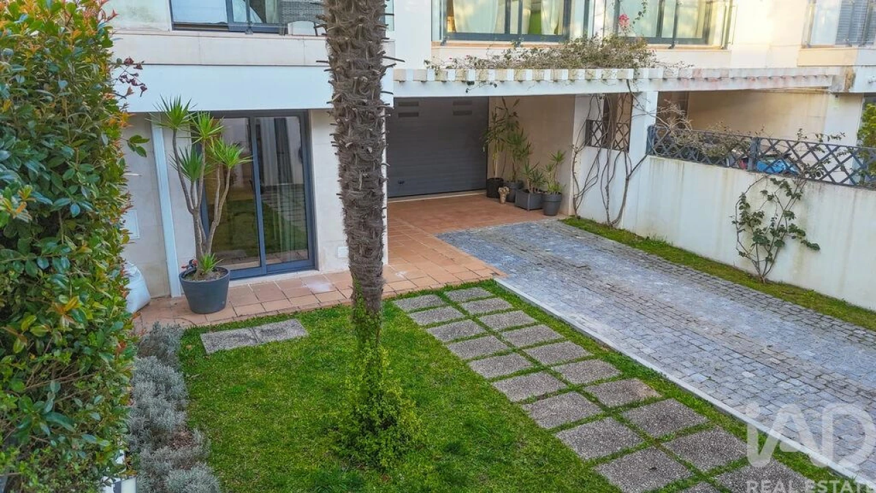 Moradia T4 para Arrendamento em Barcarena Foto 22