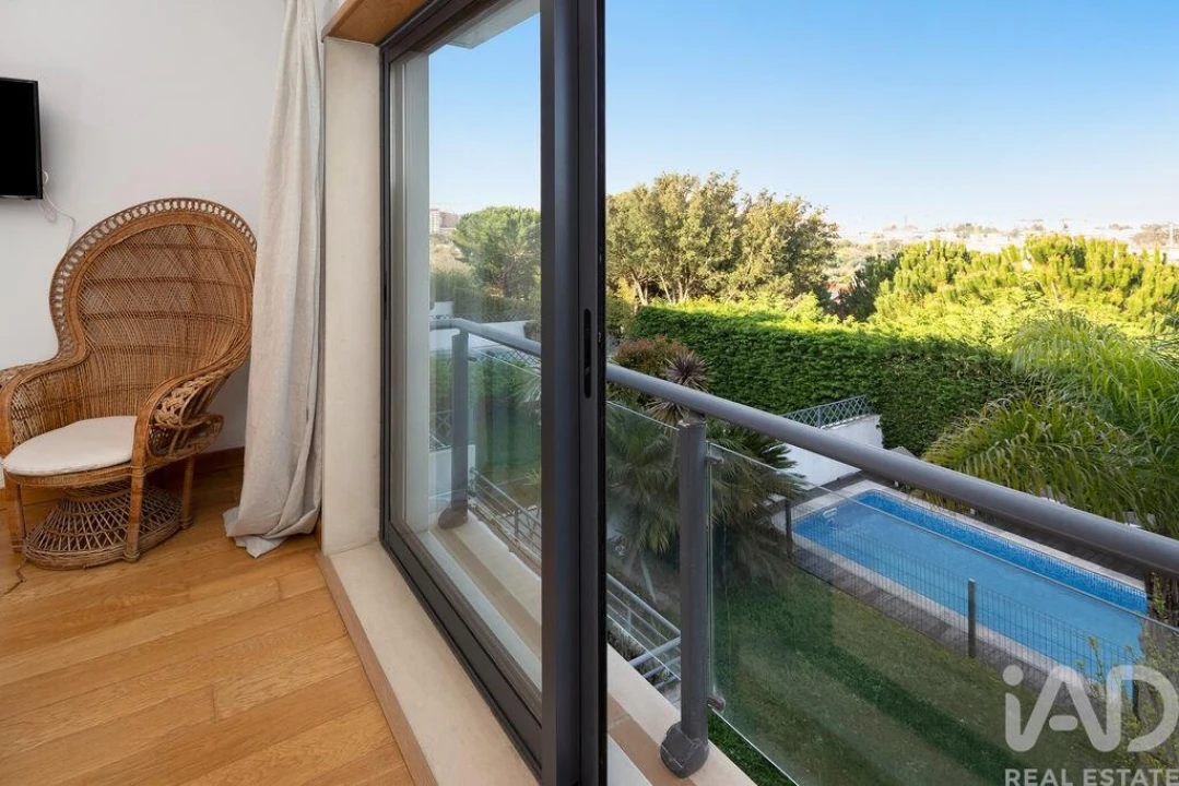 Moradia T4 para Arrendamento em Barcarena Foto 7