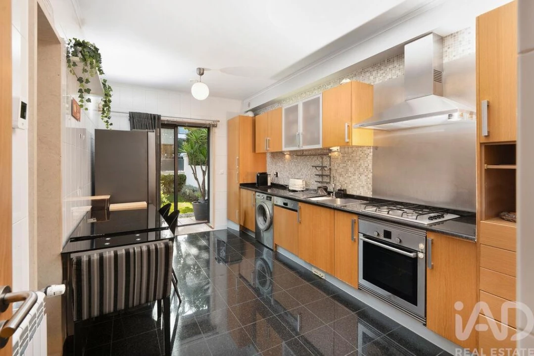 Moradia T4 para Arrendamento em Barcarena Foto 18