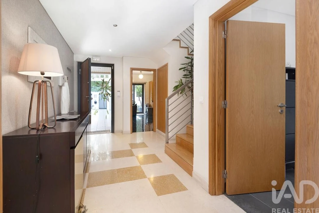 Moradia T4 para Arrendamento em Barcarena Foto 15