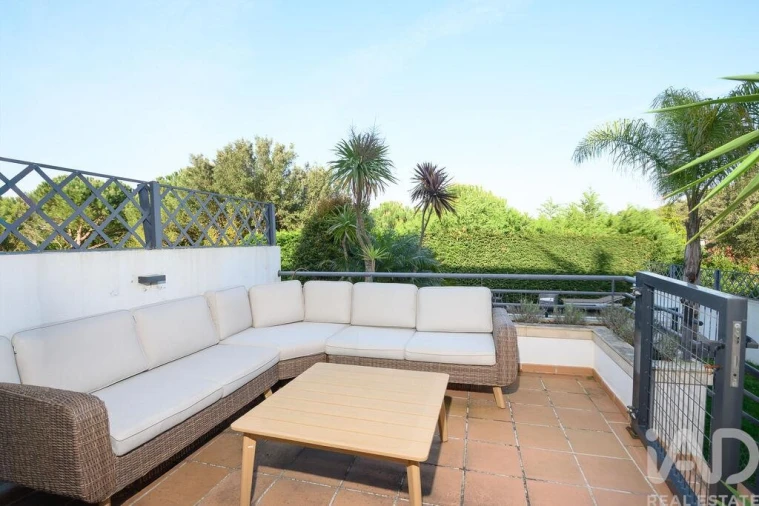 Moradia T4 para Arrendamento em Barcarena Foto 5