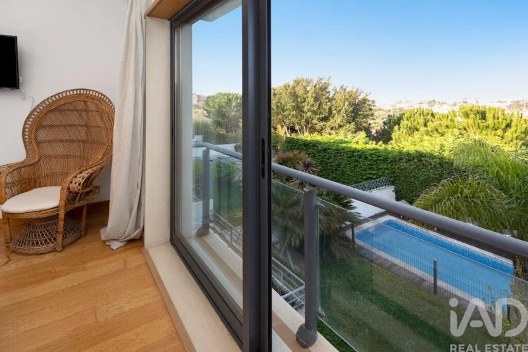 Moradia T4 para Arrendamento em Barcarena Foto 7