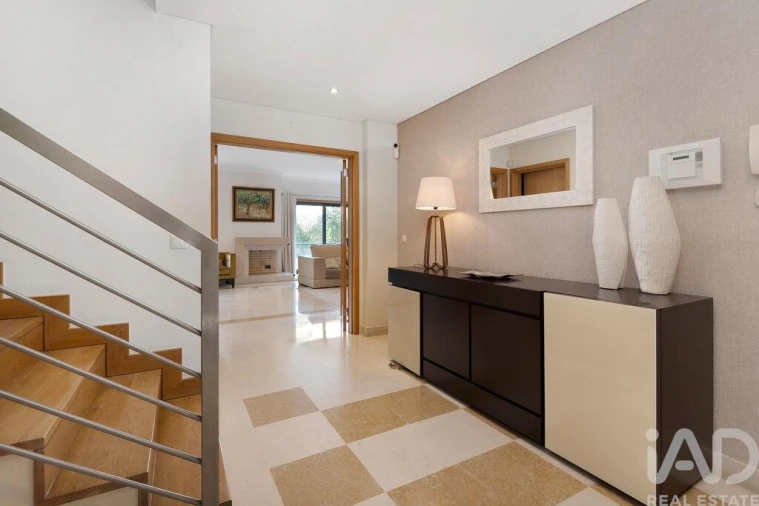 Moradia T4 para Arrendamento em Barcarena Foto 16