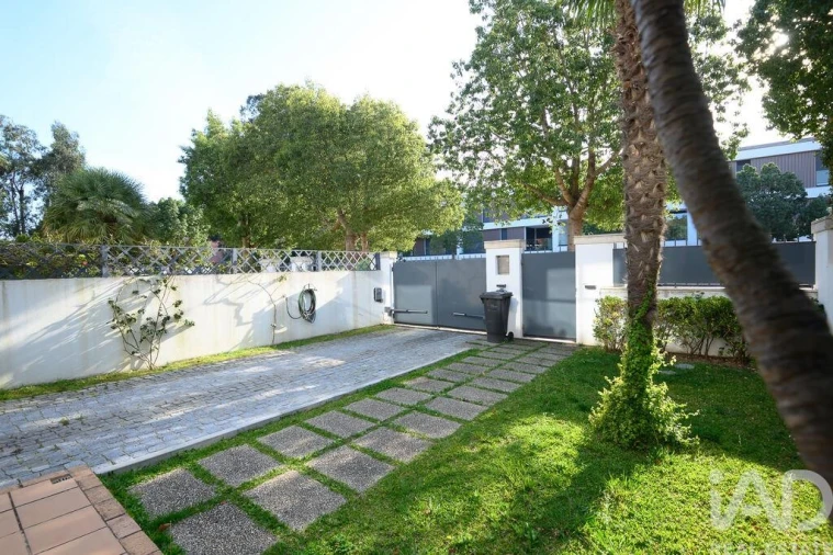 Moradia T4 para Arrendamento em Barcarena Foto 24