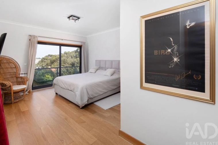 Moradia T4 para Arrendamento em Barcarena Foto 6