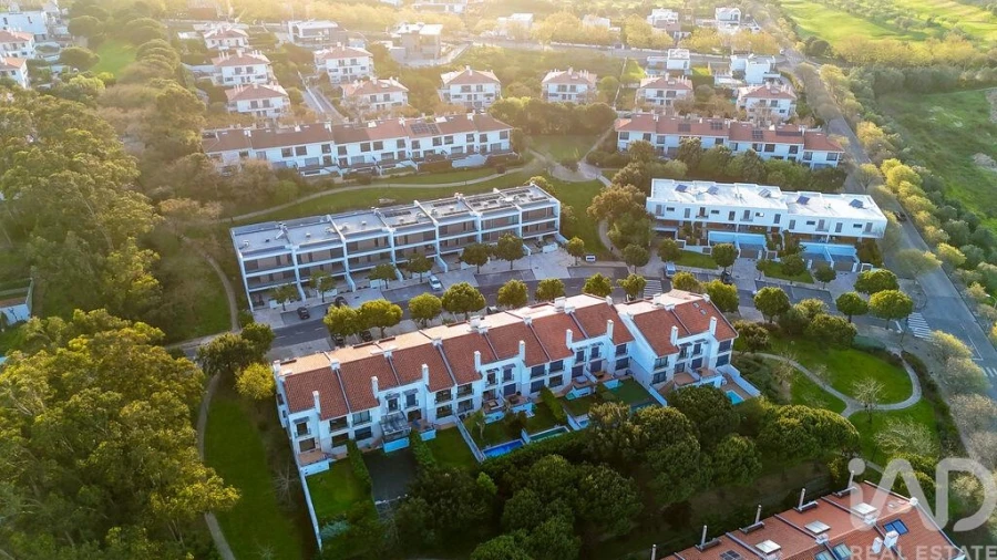 Moradia T4 para Arrendamento em Barcarena Foto 23