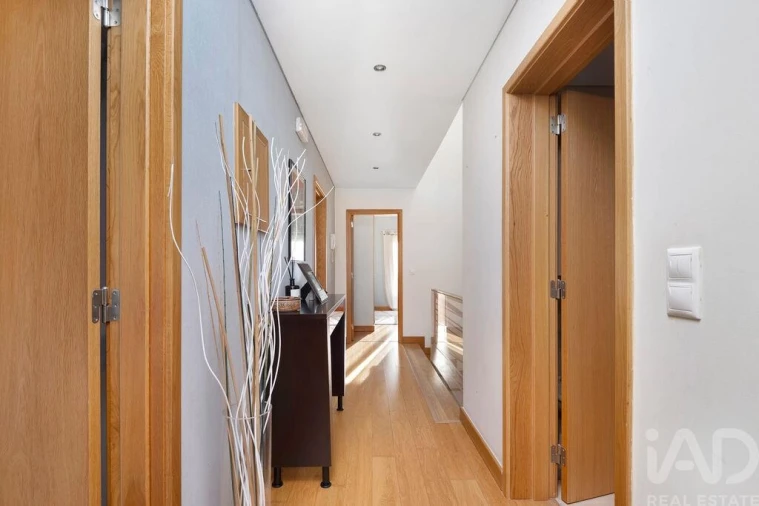 Moradia T4 para Arrendamento em Barcarena Foto 13