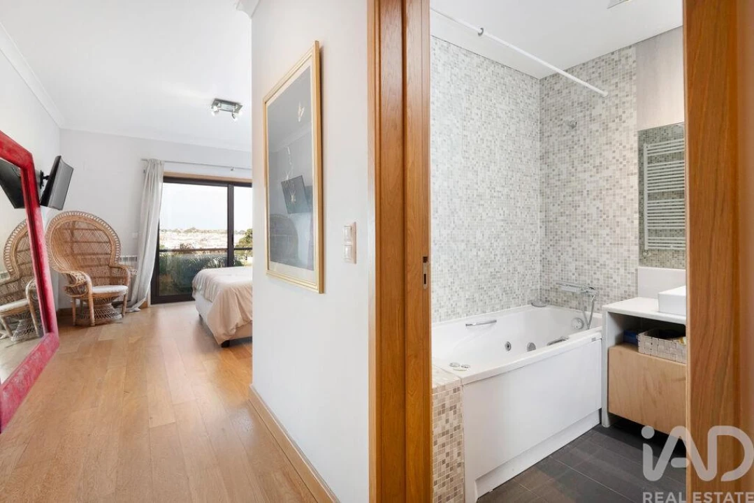 Moradia T4 para Arrendamento em Barcarena Foto 12