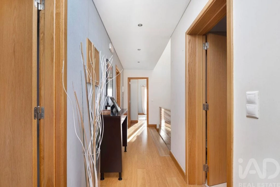 Moradia T4 para Arrendamento em Barcarena Foto 13