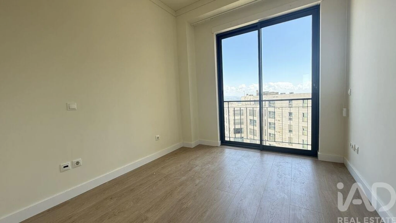 Apartamento T3 para Arrendamento em Santo António Foto 28