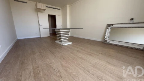 Apartamento T3 para Arrendamento em Santo António