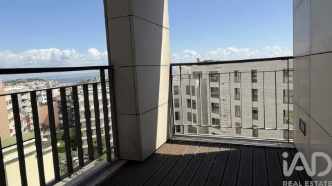 Apartamento T3 para Arrendamento em Santo António