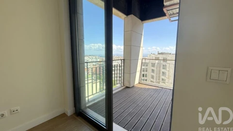 Apartamento T3 para Arrendamento em Santo António